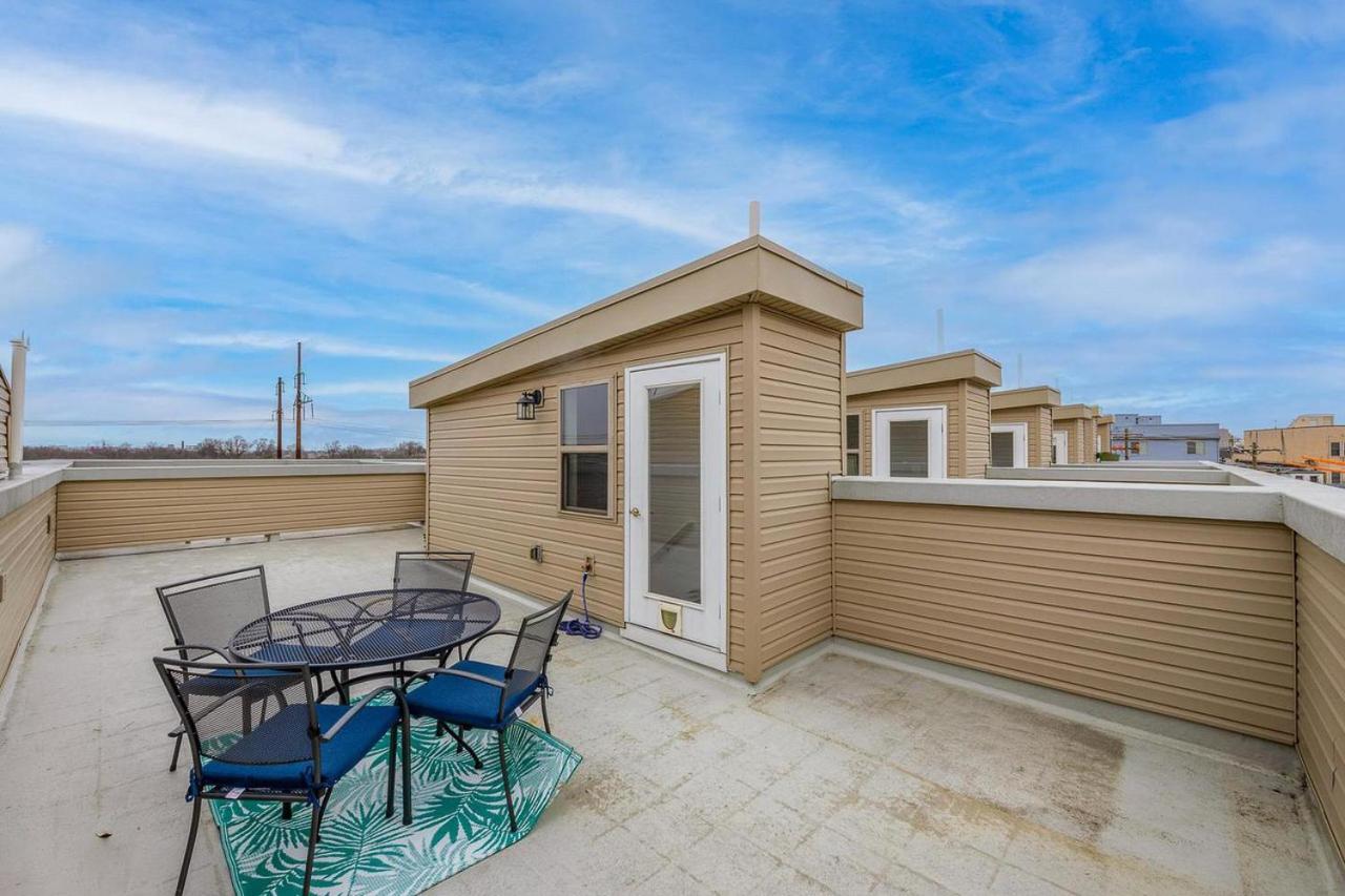 Luxurious With Rooftop And Parking Near * Philadelphia