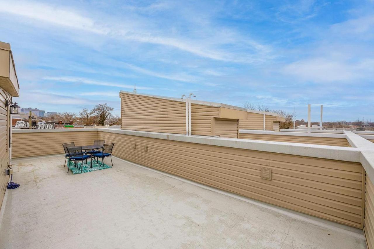 Luxurious With Rooftop And Parking Near Apartment