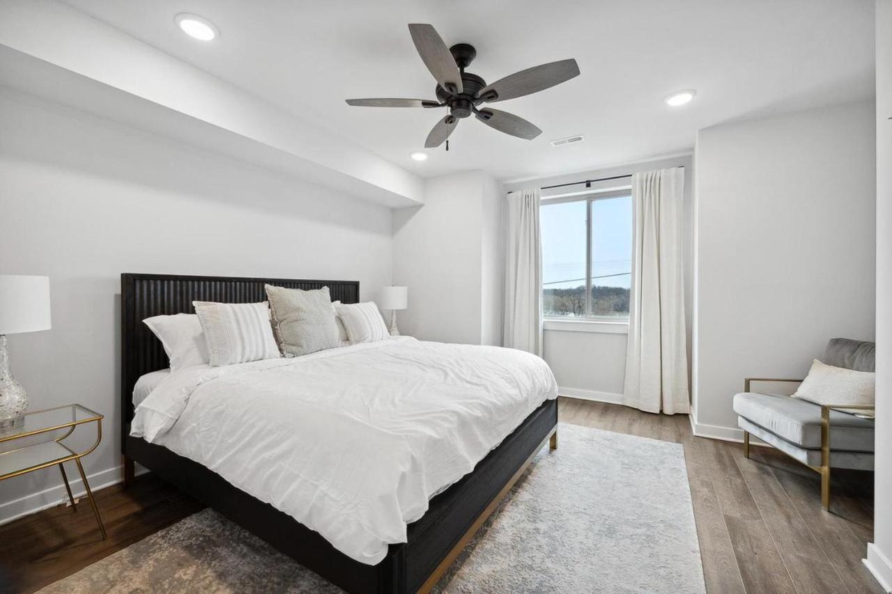 Luxurious With Rooftop And Parking Near Apartment Philadelphia