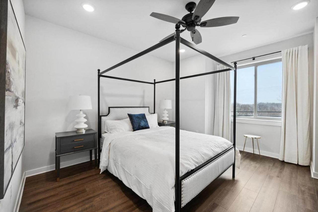 Luxurious With Rooftop And Parking Near Apartment *